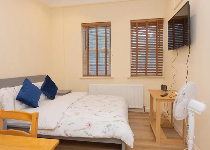 Evergreen Apartments- Flat 1, London